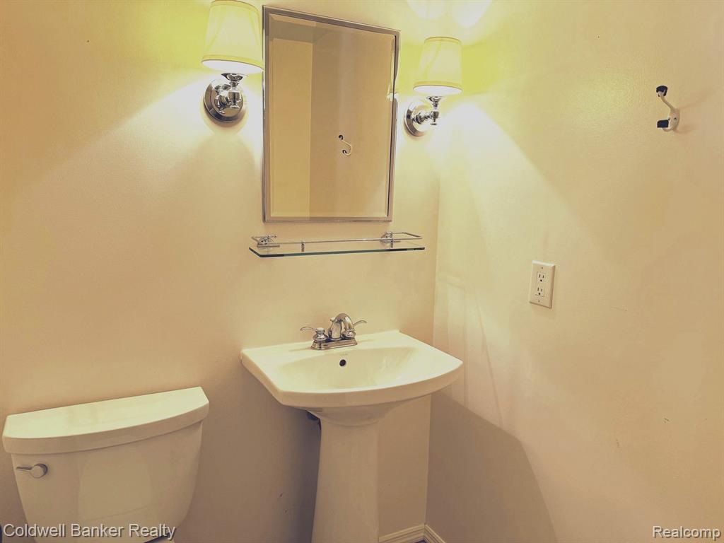 1618 BRENTWOOD Drive, Troy, MI 48098 — Photo 12
