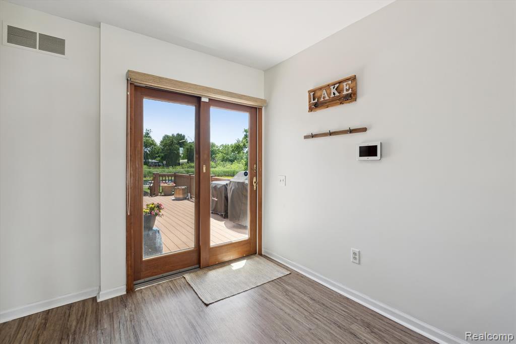 319 Angola Street, Wolverine Lake, MI 48390 — Photo 36