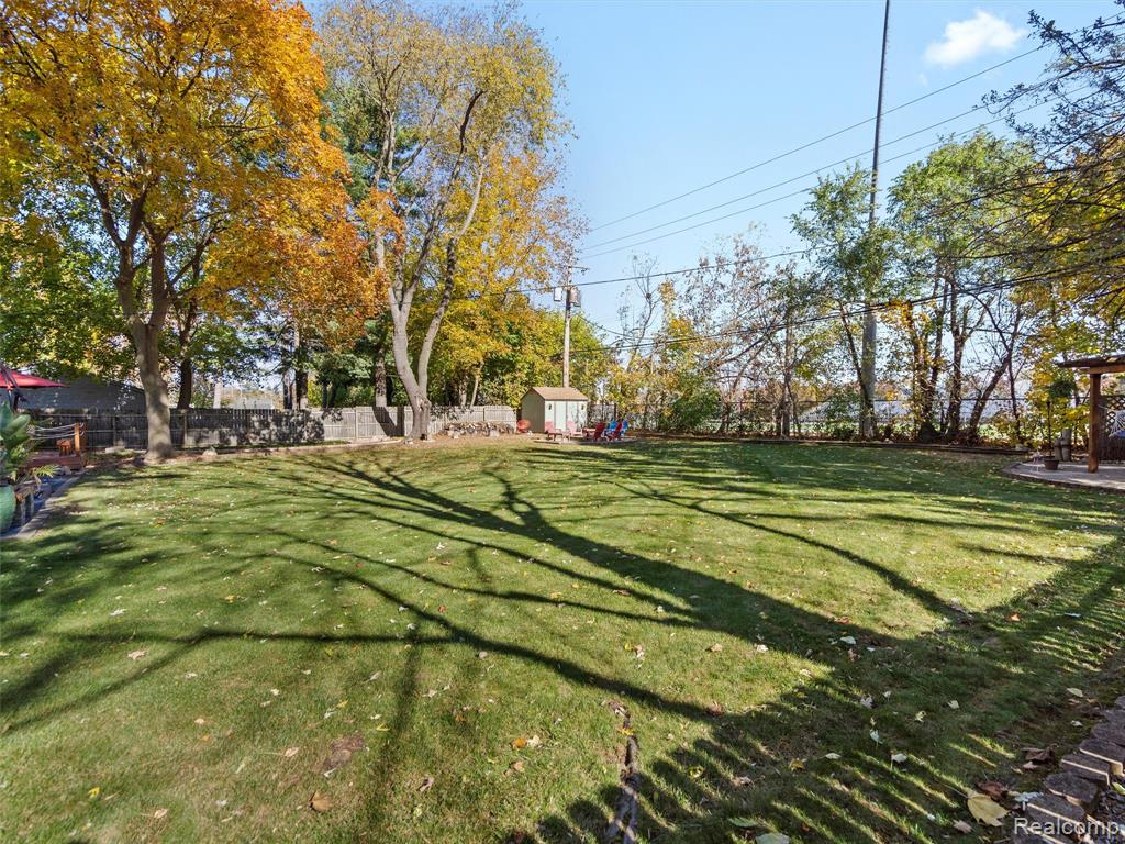 6410 Paramus, Clarkston, MI — Photo 36
