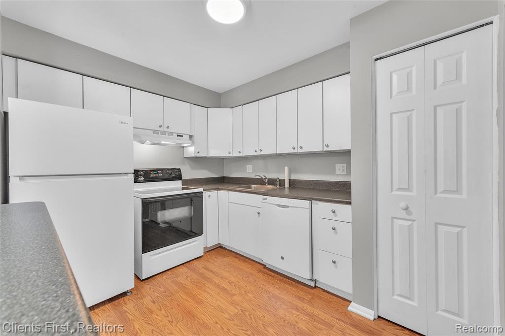 7570 WOODVIEW Street, Westland, MI — Photo 12