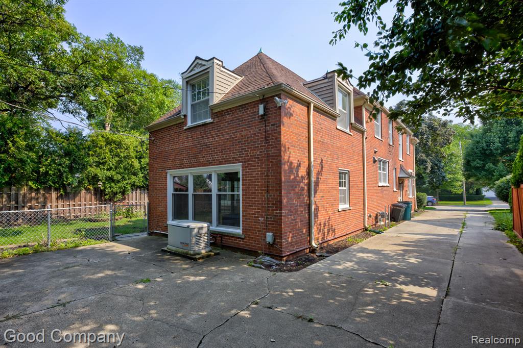 20 OXFORD Boulevard, Pleasant Ridge, MI — Photo 62