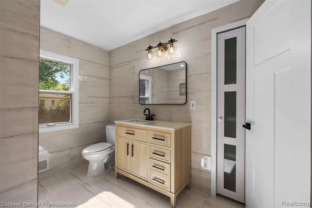 5890 Pinecroft Drive, West Bloomfield, MI — Photo 28