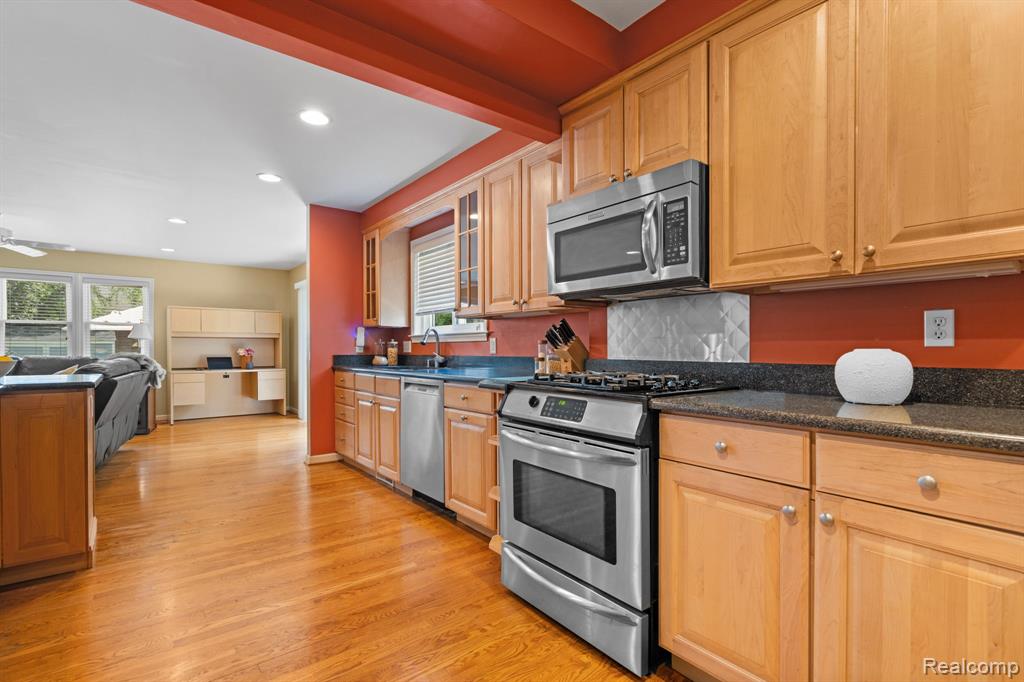 10065 Hart Avenue, Huntington Woods, MI — Photo 14