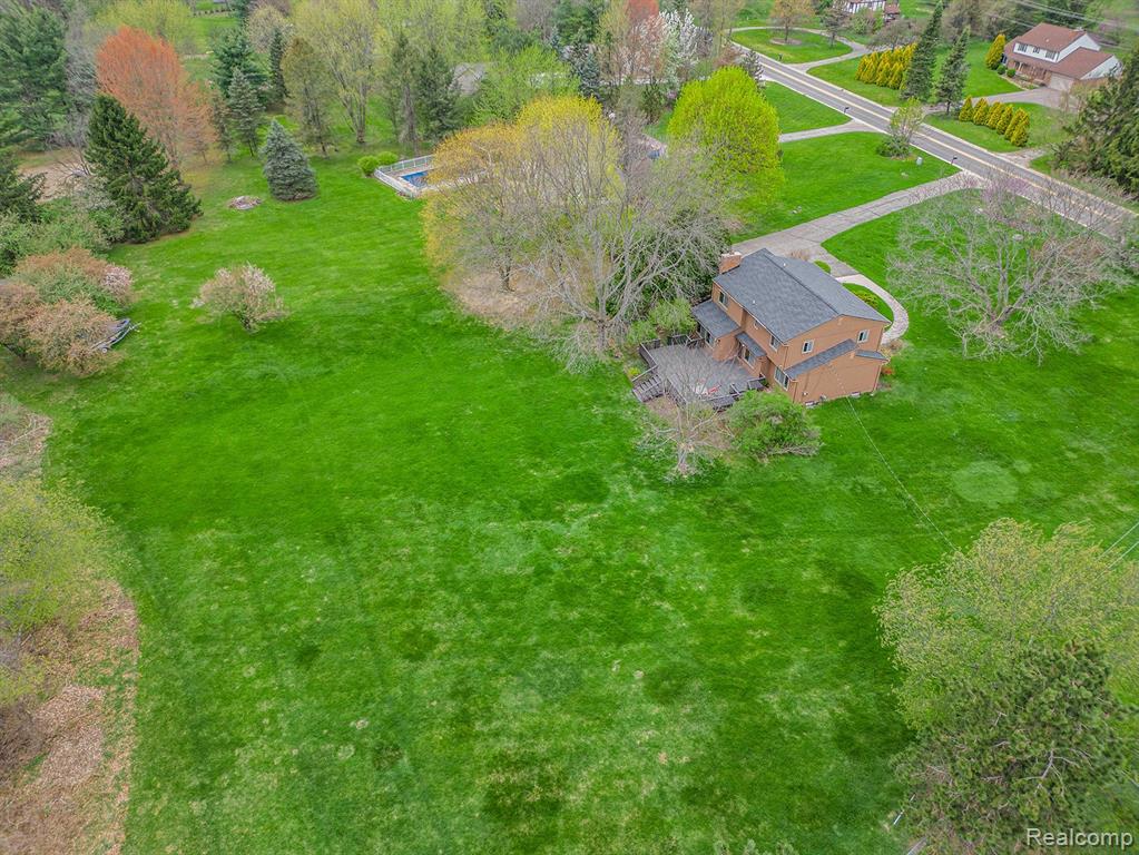 8165 Holcomb Road, Clarkston, MI 48348 — Photo 38