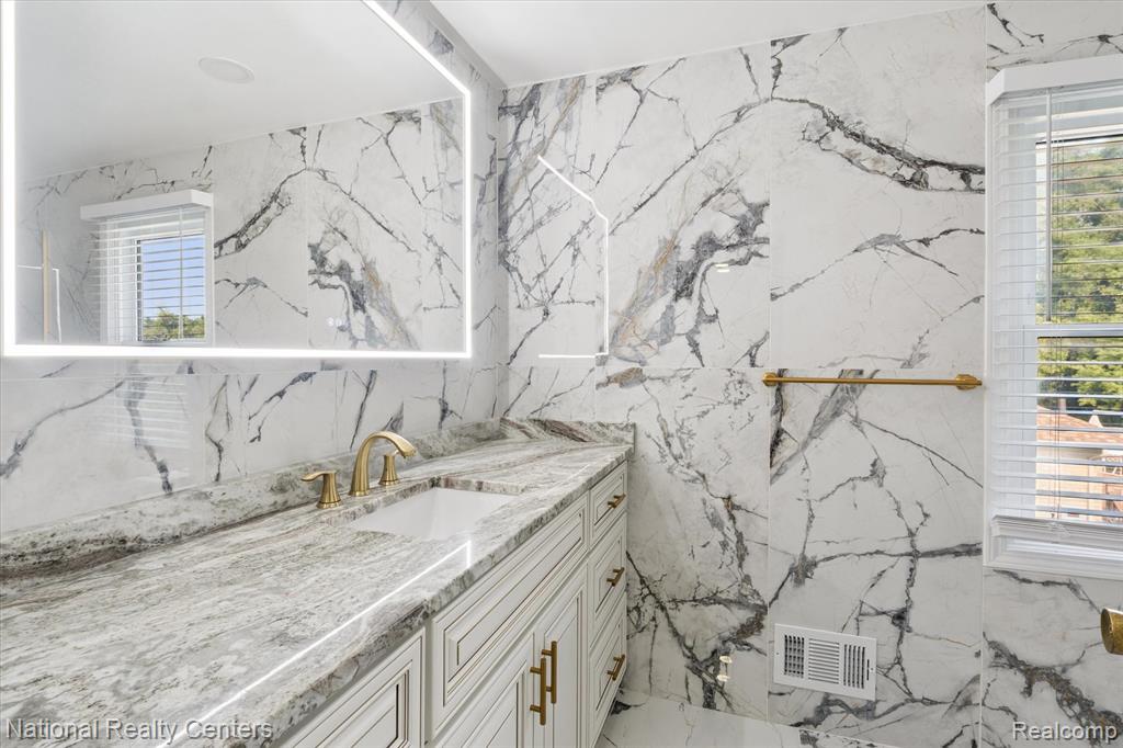 12387 Cedar Drive, Shelby Twp, MI 48315 — Photo 11