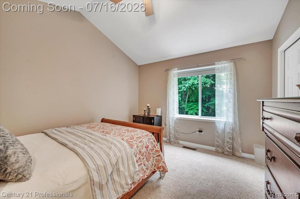7520 Paradise Drive, Grand Blanc, MI 48439 — Photo 35