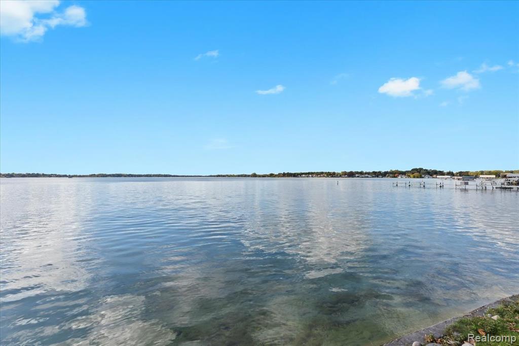 1611 Cass Lake Road, D, Keego Harbor, MI 48320 — Photo 20