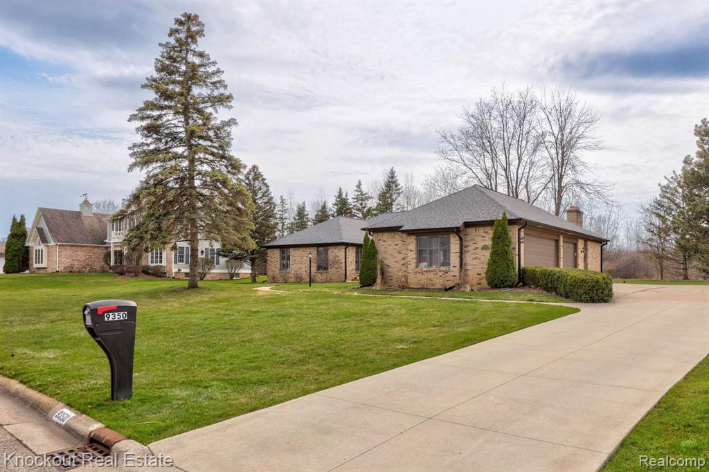 9350 OAKMONT Drive, Grand Blanc, MI 48439 — Photo 3