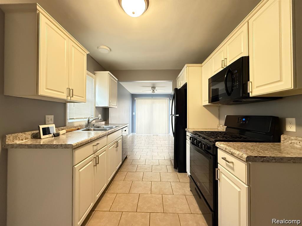 8241 KALTZ, Center Line, MI 48015 — Photo 13