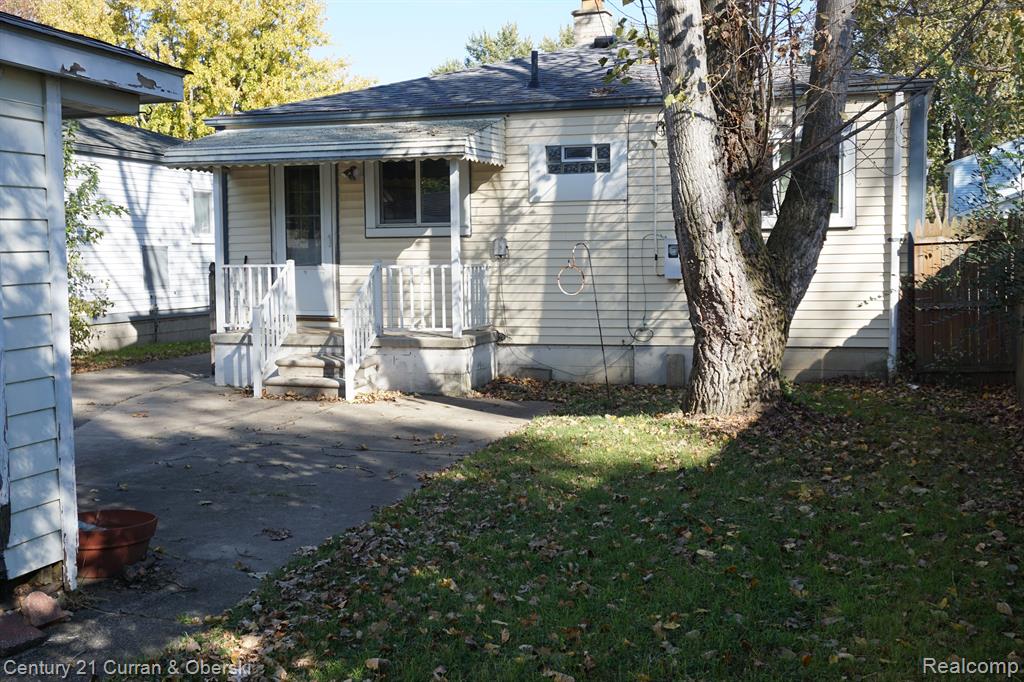 4452 EDGEWOOD Street, Dearborn Heights, MI 48125 — Photo 4
