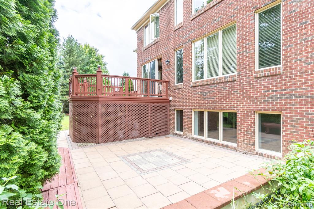 18090 Peninsula Way, Northville, MI 48168 — Photo 93