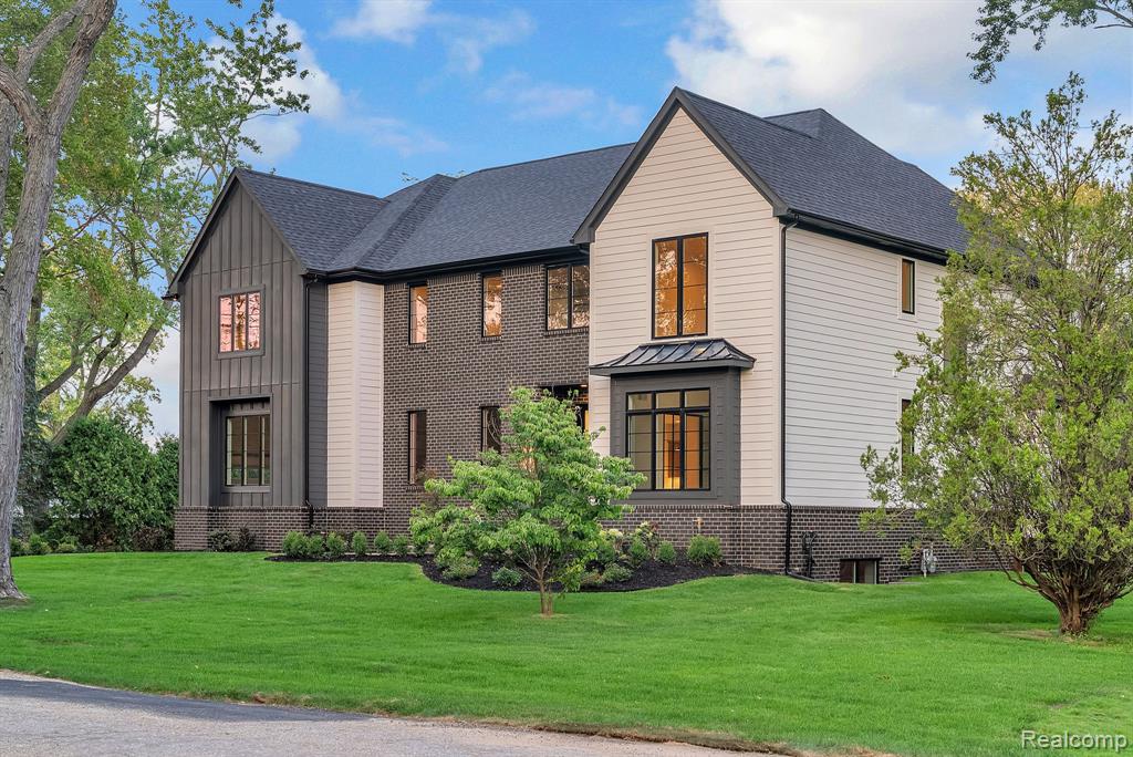 4731 Haddington Drive, Bloomfield, MI 48304 — Photo 16
