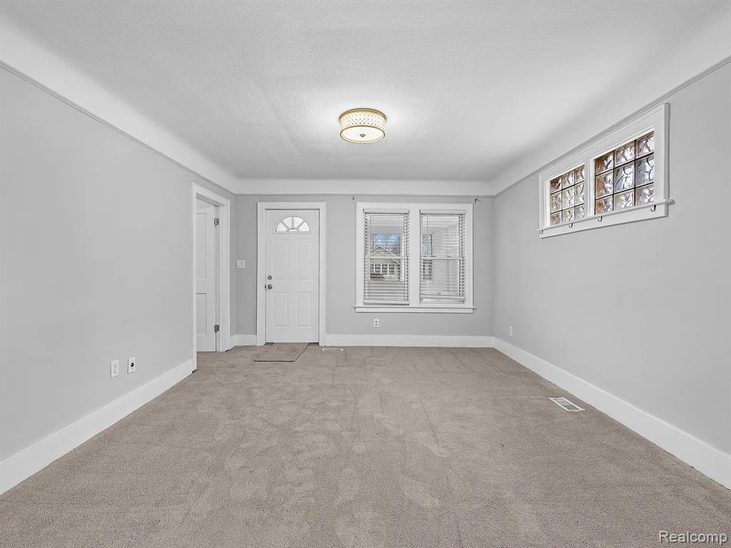 419 W 12 Mile Road, Royal Oak, MI 48073 — Photo 12