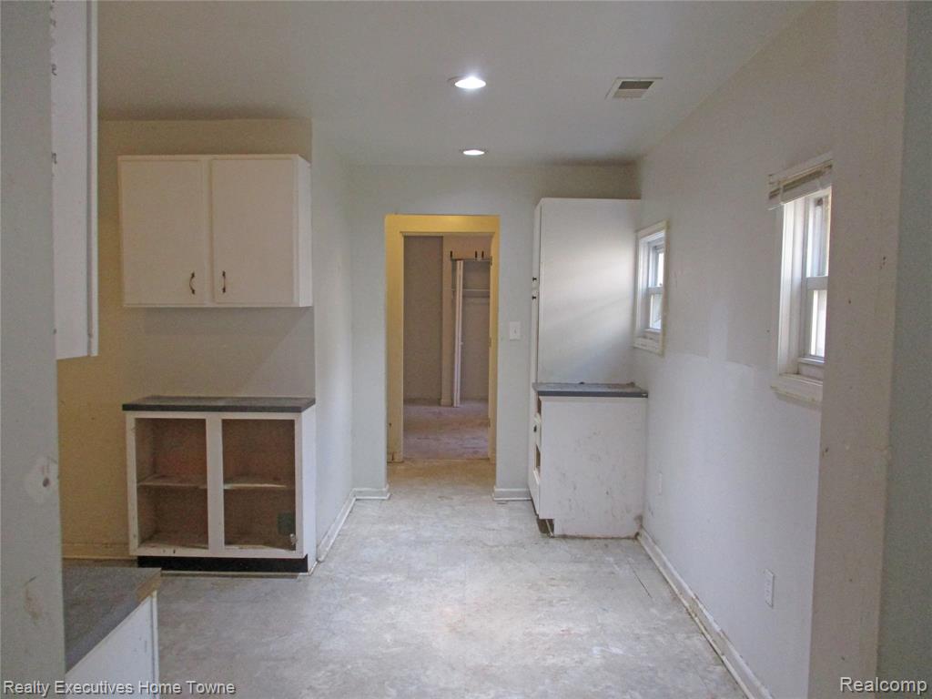 209 Bristol Street N, Almont, MI 48003 — Photo 9