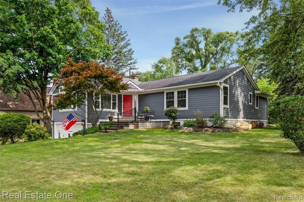 1045 Clara Street, Commerce Twp, MI 48390 — Photo 3