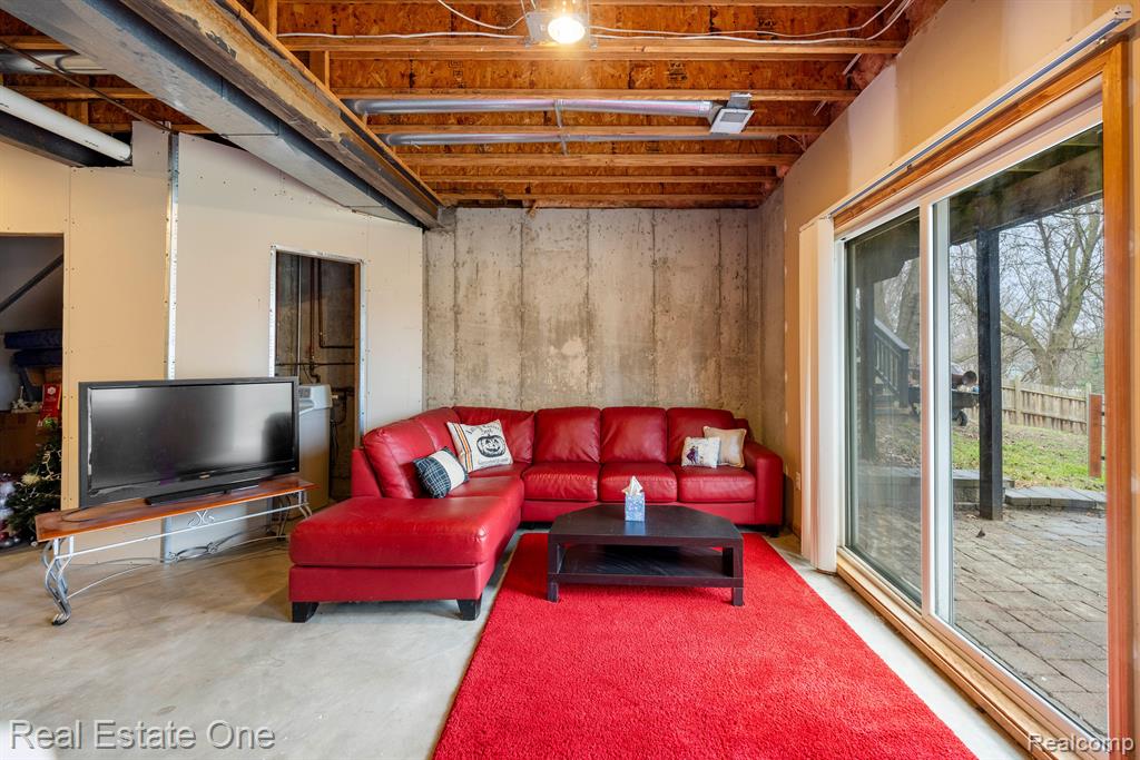 65 S WILLIAMS LAKE Road, Waterford, MI 48327 — Photo 27