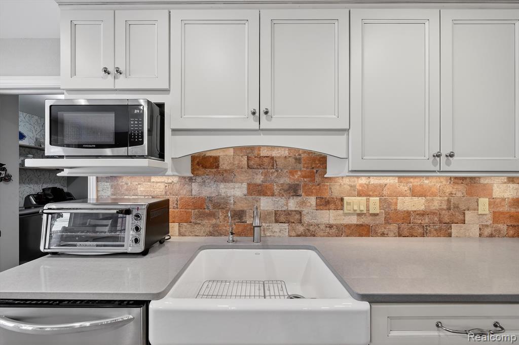 5397 Sutton Place, Grand Blanc, MI 48439 — Photo 15