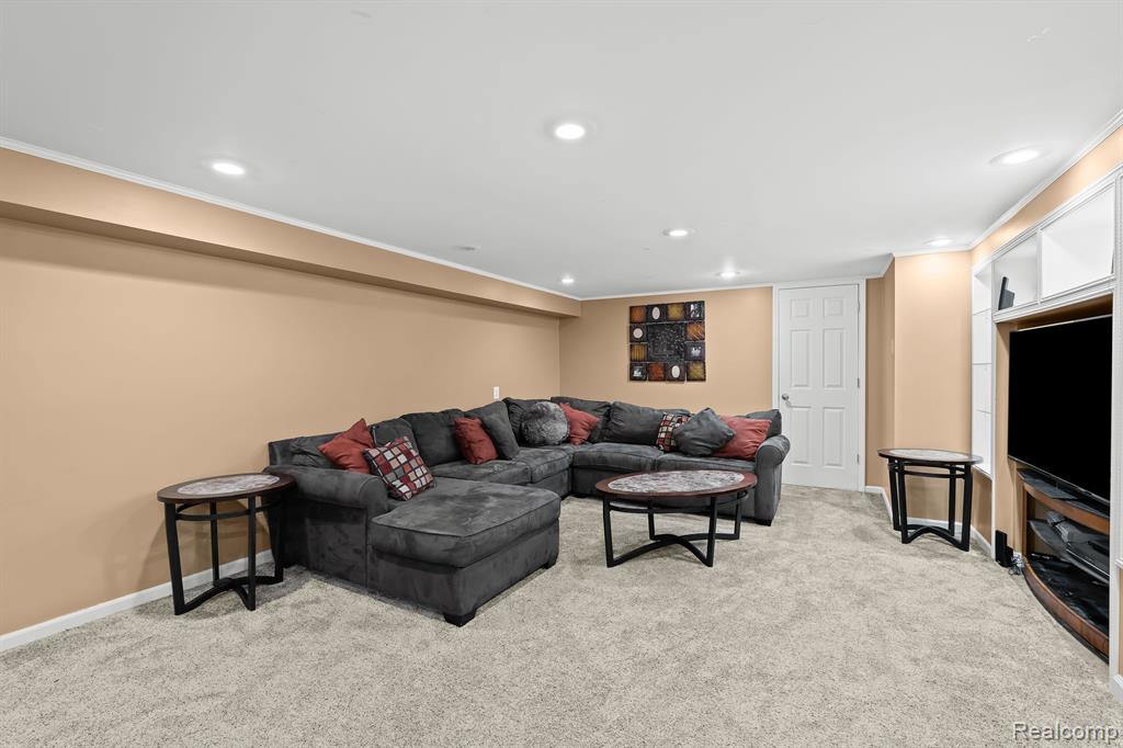 10563 N OAK Drive, Ferndale, MI 48220 — Photo 16