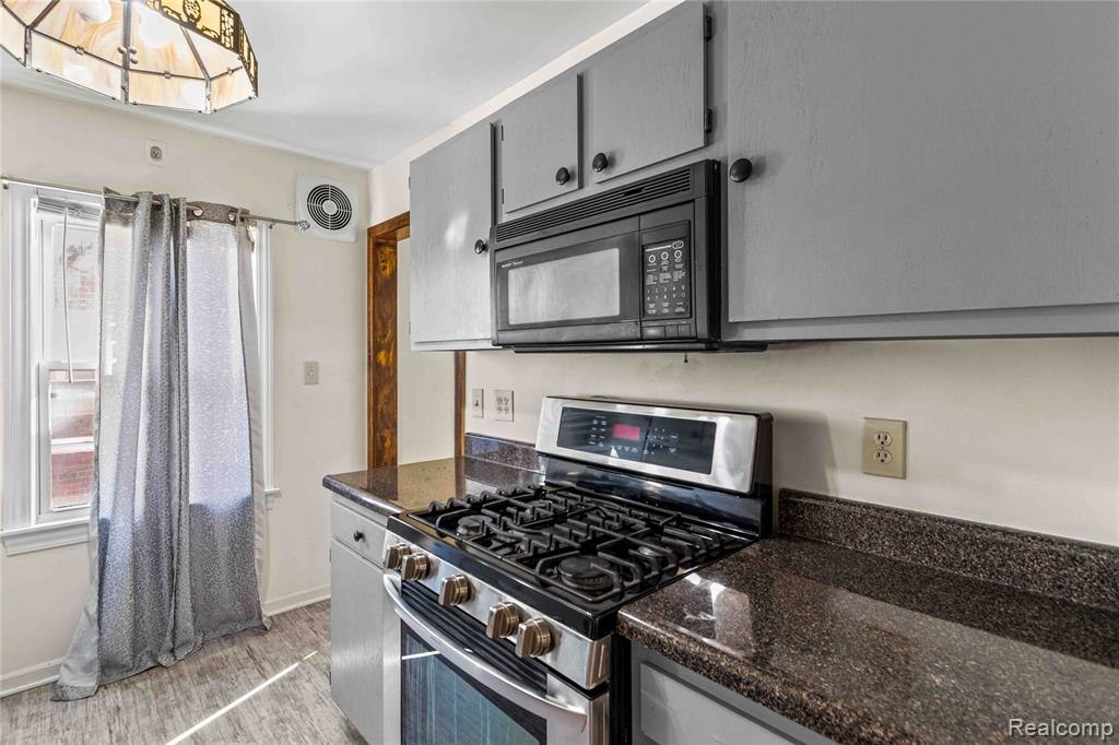 7642 Normile Street, Dearborn, MI 48126 — Photo 9