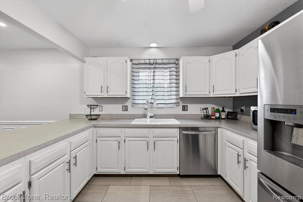 1980 Oakville Waltz Road, New Boston, MI 48164 — Photo 6