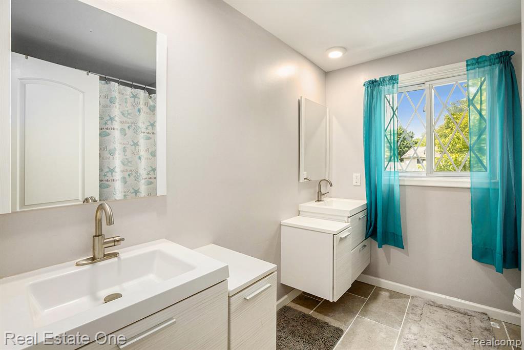 4799 Gamber Drive, Troy, MI 48085 — Photo 21