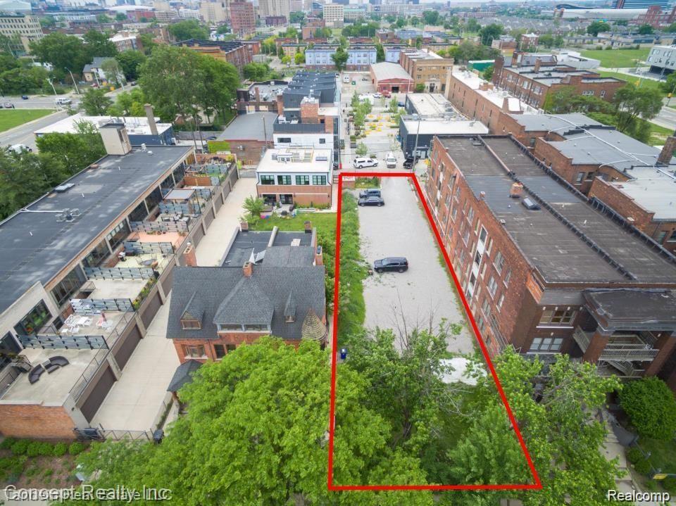 655 W ALEXANDRINE Street