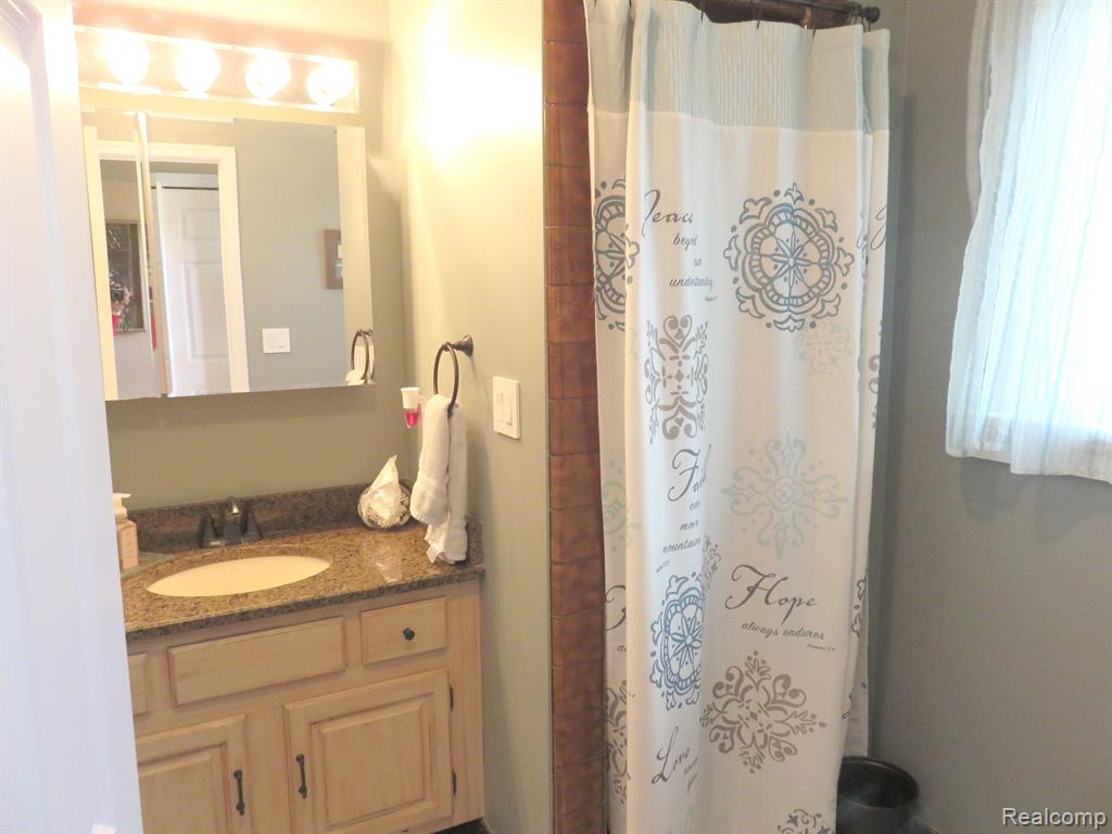 475 LOVELL Drive, Troy, MI 48085 — Photo 23