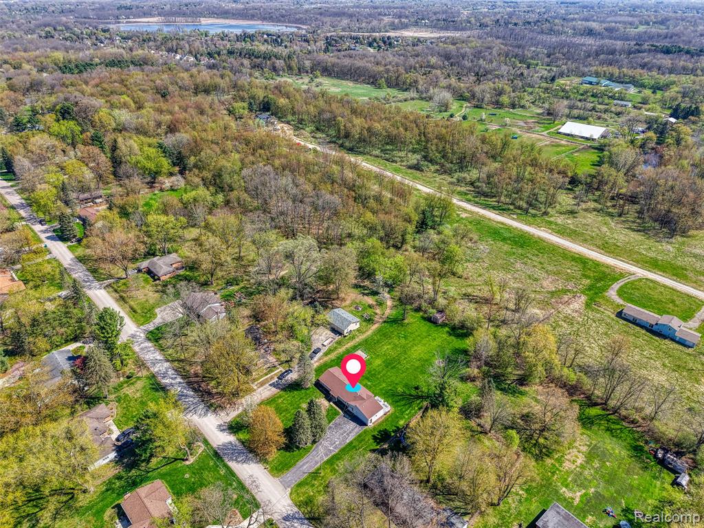 11891 Post Lane, South Lyon, MI 48178 — Photo 5
