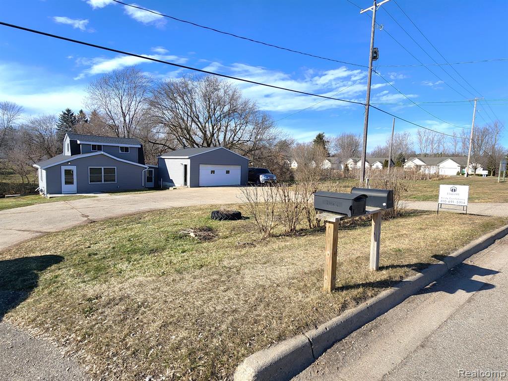 5082 CENTER Road, Grand Blanc, MI 48439 — Photo 3