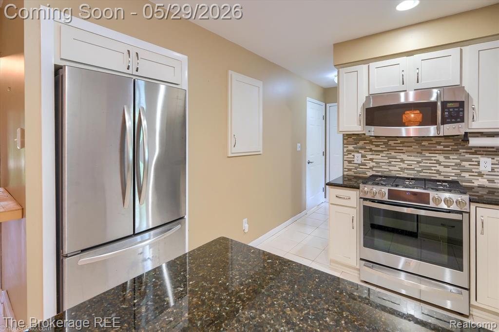 6933 Hubbard Hills Drive, Clarkston, MI 48348 — Photo 46
