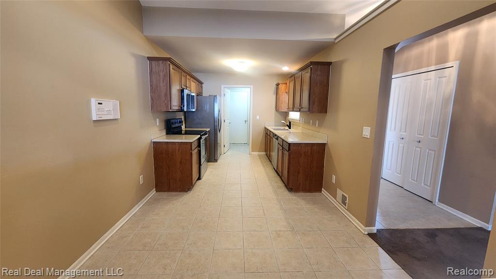 6146 Lone Oak Circle, Grand Blanc, MI 48439 — Photo 5