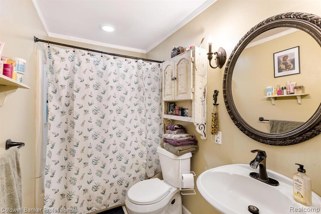 407 OAKLAND Street, Holly, MI 48442 — Photo 11