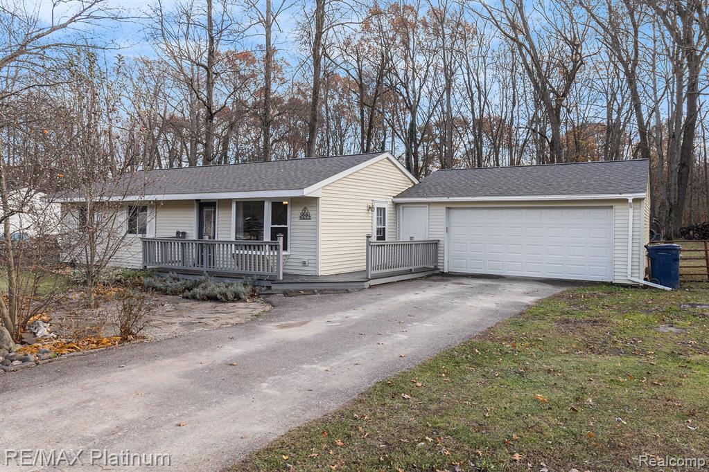 4653 Webberdale Drive S, Holly, MI 48442 — Photo 4