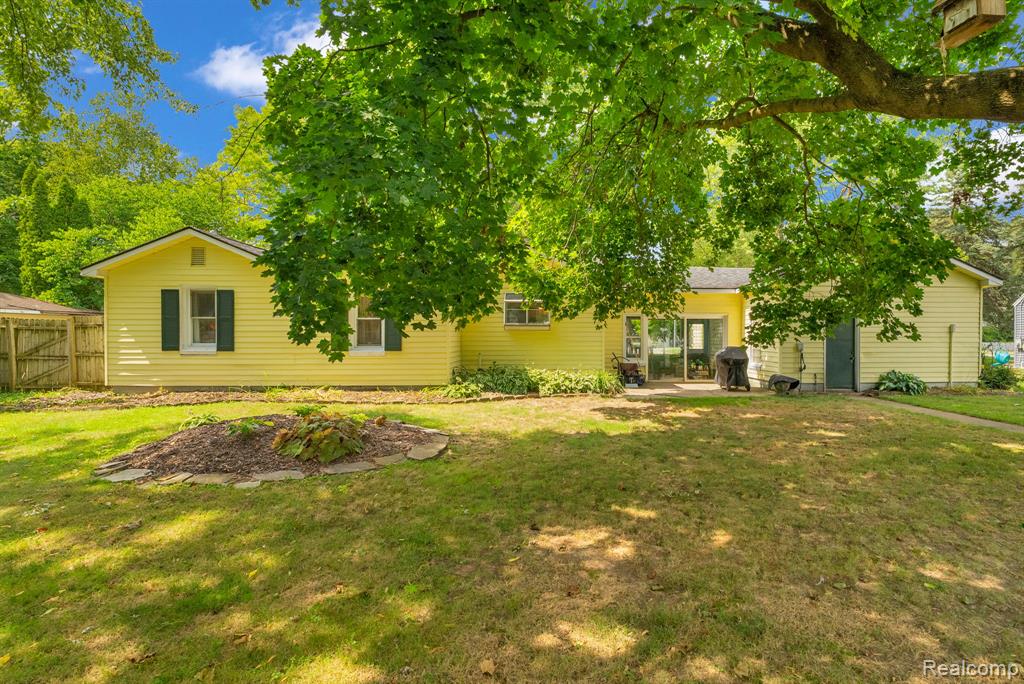 4350 Lessing Avenue, Waterford, MI 48329 — Photo 20