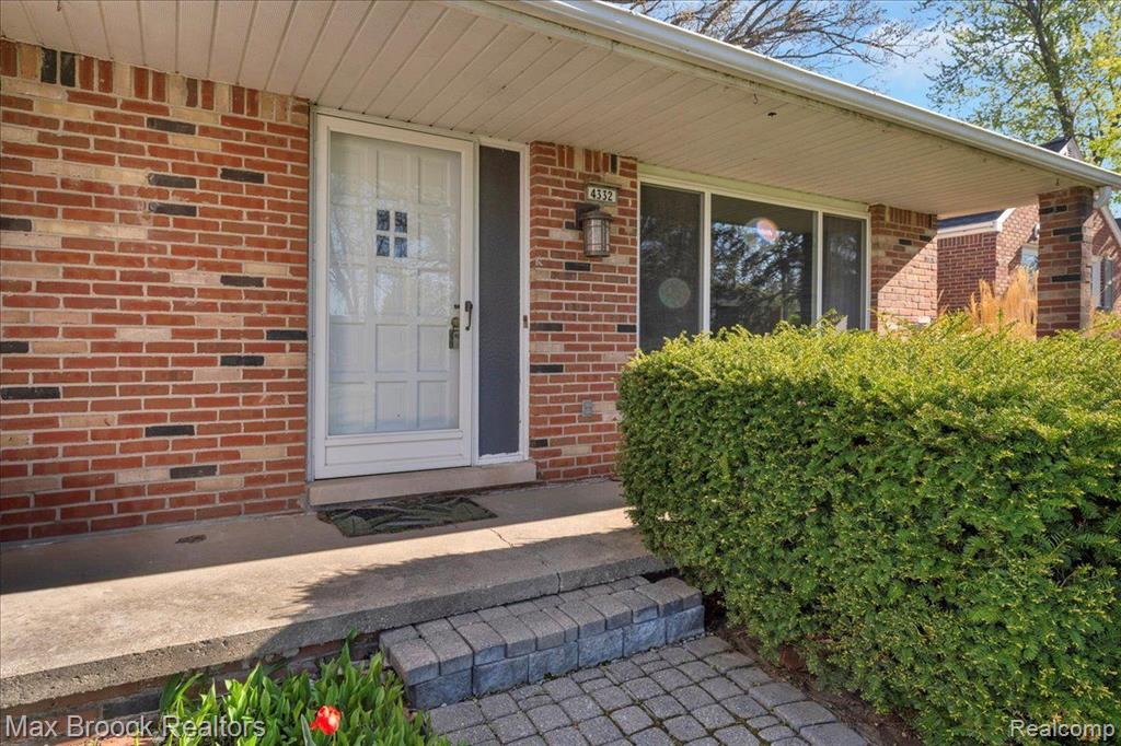 4332 LANETTE Drive, Waterford, MI 48328 — Photo 4