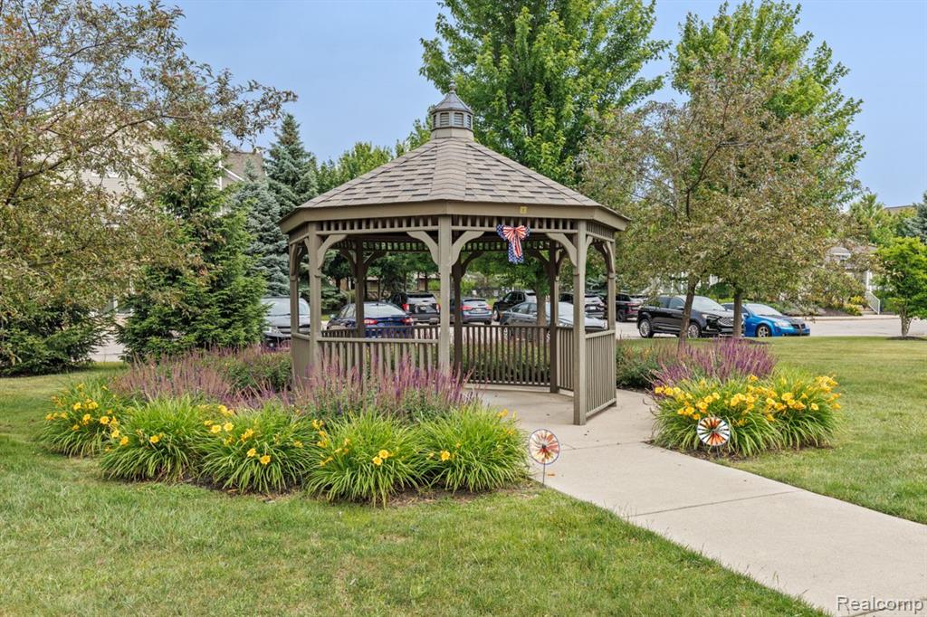 45732 UTICA PARK Boulevard, Utica, MI 48315 — Photo 21