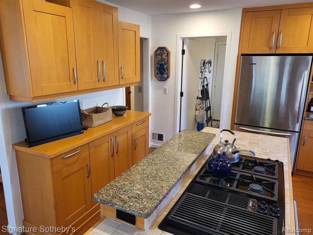 6358 TIMBERWOOD S, West Bloomfield, MI — Photo 35