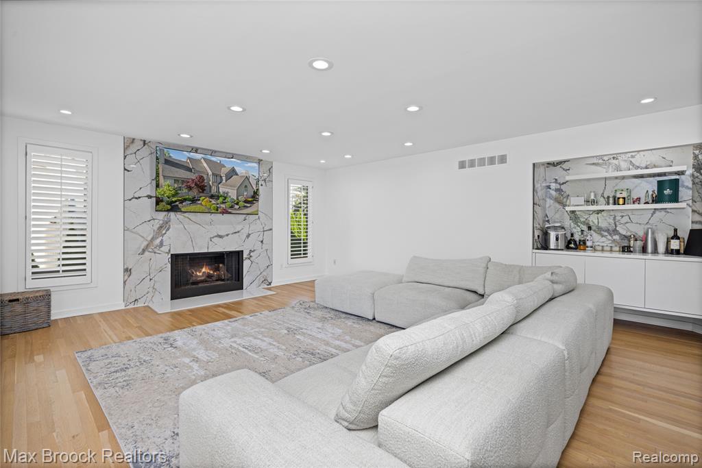 7102 Alta Vista Drive, West Bloomfield, MI — Photo 26