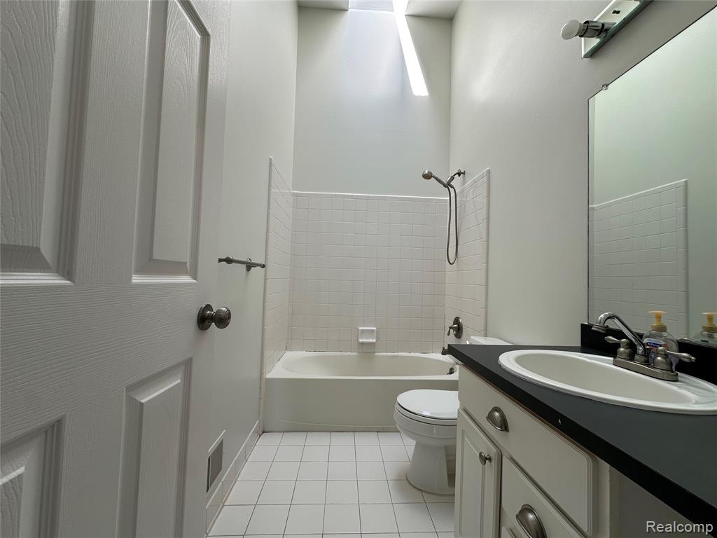 357 Victorian Court, Belleville, MI 48111 — Photo 27