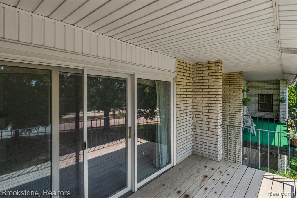 8465 KENNEDY Circle, Warren, MI 48093 — Photo 17