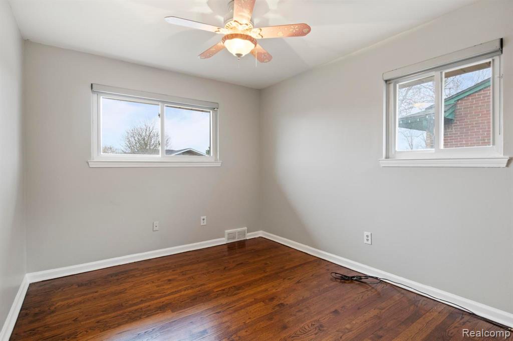 6109 KINLOCH Street, Dearborn Heights, MI 48127 — Photo 24