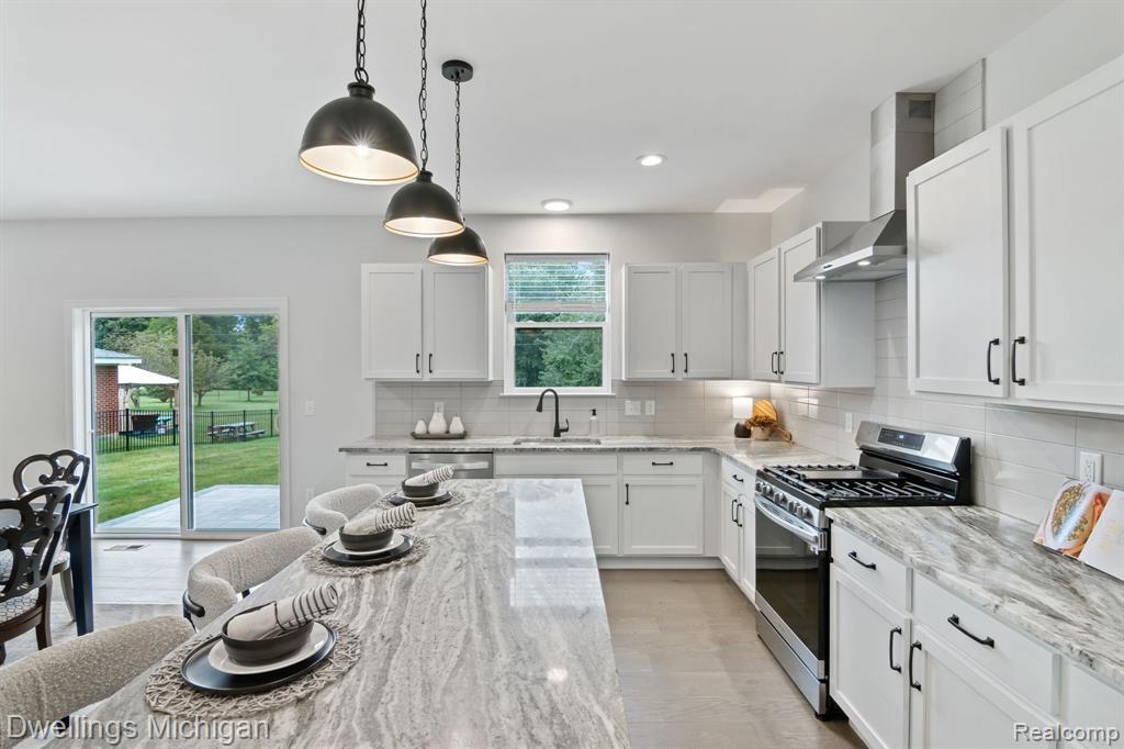 15566 PORTIS Street, Plymouth, MI 48170 — Photo 9