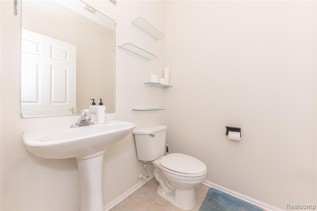 41861 Yeats Drive, Novi, MI — Photo 8