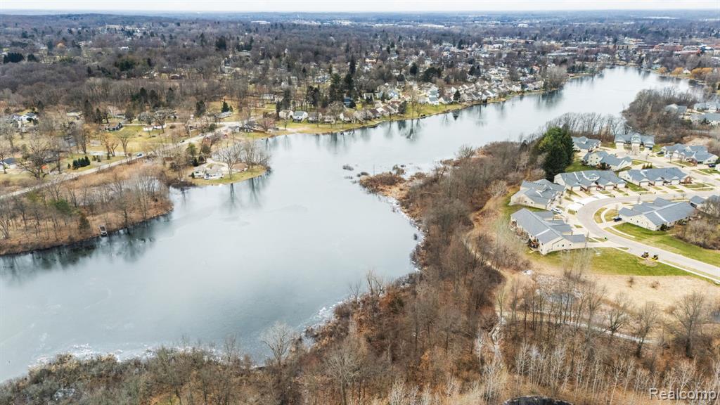 990 Waters Edge Lane, Fenton, MI 48430 — Photo 33
