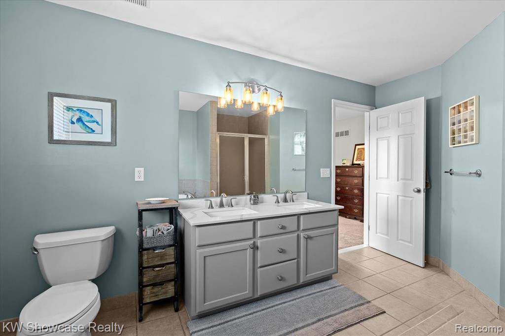 44847 Larkspur, Novi, MI 48377 — Photo 27