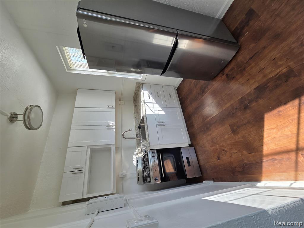1360 Seward Street - Photo 5