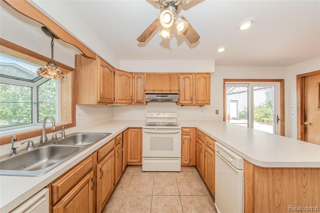 9042 Gale Road, White Lake, MI — Photo 40