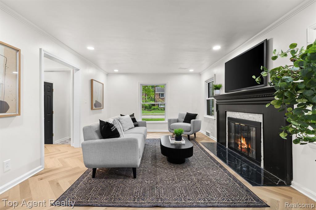 1894 Broadstone Road, Grosse Pointe Woods, MI 48236 — Photo 9