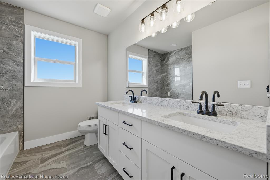 35701 Strongford Drive, New Baltimore, MI, 48047