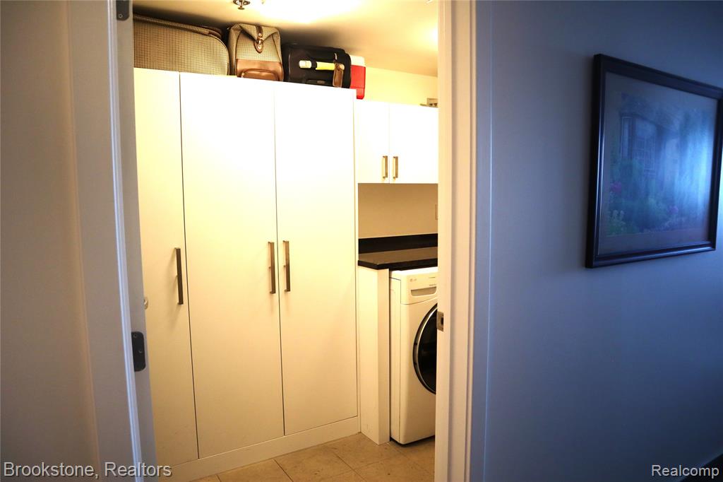 432 Washington Avenue, 1304, Royal Oak, MI 48067 — Photo 38